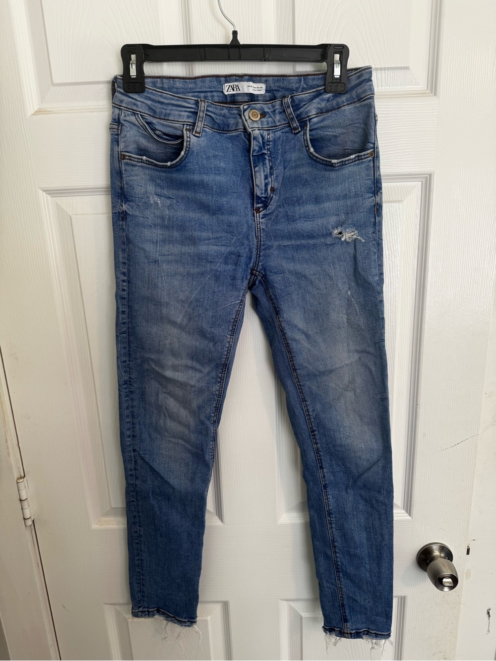 Zara Women's Medium Blue Skinny Jeans with Light Rinse